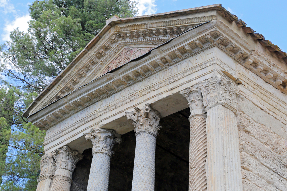 “Un monumento che affascina da secoli”: visita al Tempietto sul Clitunno