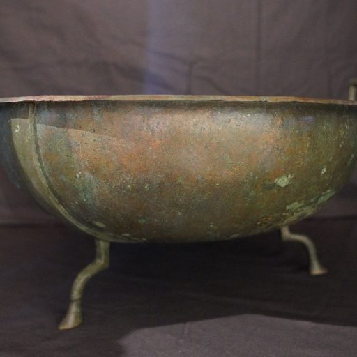 fig. 7 Bacino di bronzo dalla Tomba K136 (VI sec. a.C.)