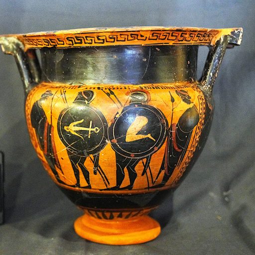 fig. 8 Cratere attico a colonnette dalla Tomba 10 (VI sec. a.C.)